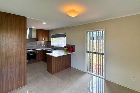 Photo of property in 52 Kurnell Drive, Botany Downs, Auckland, 2010