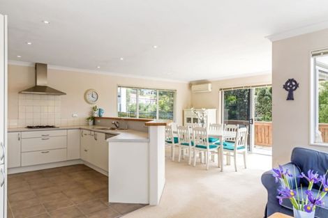 Photo of property in 32 Pohutukawa Avenue, Red Beach, 0932