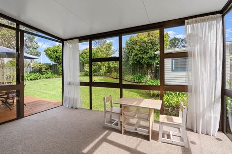 Photo of property in 2 Sycamore Drive, Sunnynook, Auckland, 0620