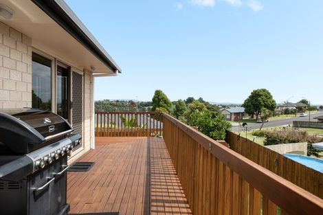 Photo of property in 61 Oteki Park Drive, Welcome Bay, Tauranga, 3112