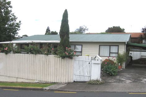 Photo of property in 2/37 Kaipatiki Road, Glenfield, Auckland, 0629