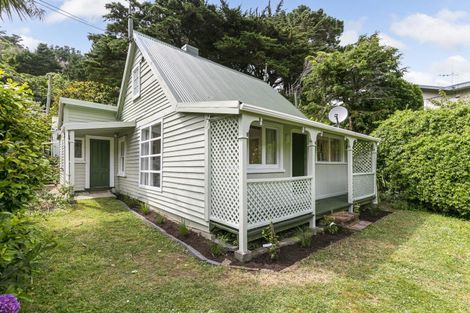Photo of property in 136 Parkvale Road, Karori, Wellington, 6012