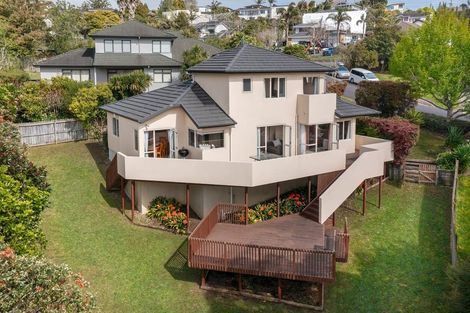 Photo of property in 8 Greenleaf Way, Northcross, Auckland, 0630