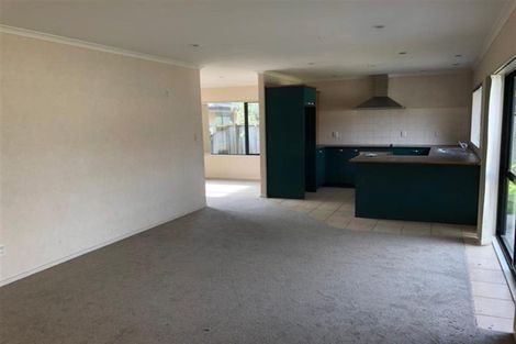 Photo of property in 16 Erne Crescent, East Tamaki, Auckland, 2016