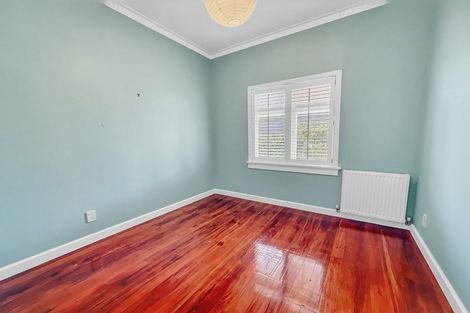 Photo of property in 1/44 Old Lake Road, Narrow Neck, Auckland, 0624