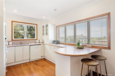 Photo of property in 9 Bank Street, Hillcrest, Auckland, 0627