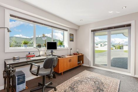 Photo of property in 3 Pendennis Point, Camborne, Porirua, 5026