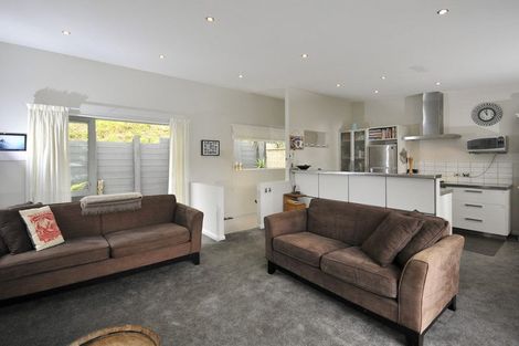 Photo of property in 21 Kopiko Way, Brooklyn, Wellington, 6021