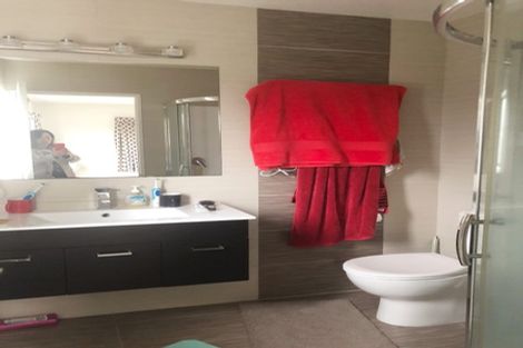 Photo of property in 10b Harrybrook Road, Green Bay, Auckland, 0604