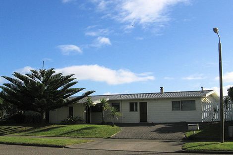 Photo of property in 23 Oratia Street, Waikanae Beach, Waikanae, 5036