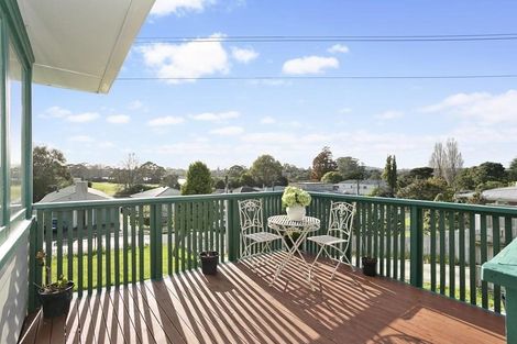 Photo of property in 50 Beaubank Road, Kelston, Auckland, 0602