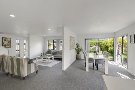 Photo of property in 2/14 Travers Place, Northpark, Auckland, 2013