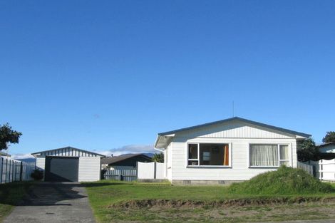 Photo of property in 52 Norfolk Crescent, Otaki Beach, Otaki, 5512