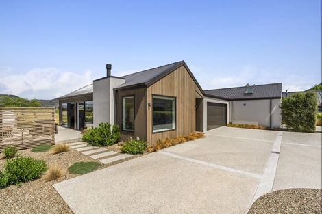 Photo of property in 9 Mcdonald Street, Wanaka, 9305