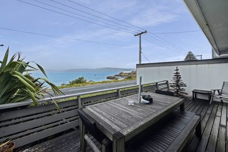 Photo of property in 123 Marine Parade, Seatoun, Wellington, 6022