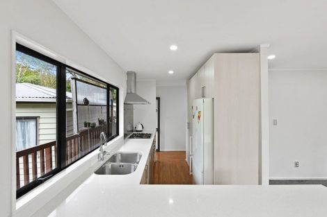 Photo of property in 39a Evelyn Road, Cockle Bay, Auckland, 2014