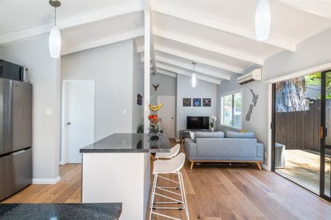 Photo of property in 1/5 Phillipa Place, Browns Bay, Auckland, 0630