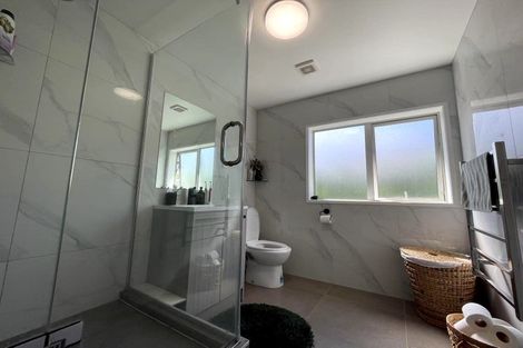 Photo of property in 1/163 Onewa Road, Birkenhead, Auckland, 0626