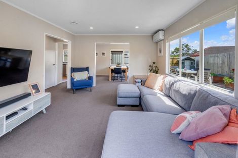 Photo of property in 1/96 Frank Nobilo Drive, Golflands, Auckland, 2013