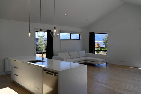 Photo of property in 4 Polperro Court, Jacks Point, Queenstown, 9371