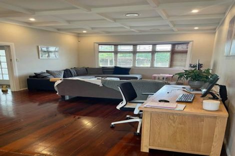 Photo of property in 17 Pakuranga Road, Pakuranga, Auckland, 2010