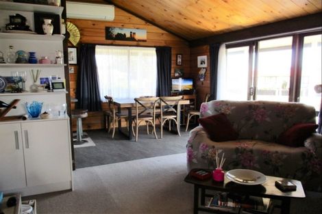 Photo of property in 16 Pohutukawa Drive, Opunake, 4616