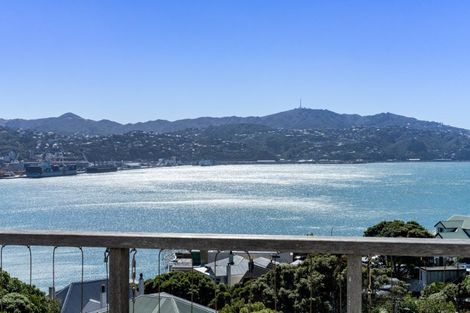 Photo of property in 4 The Crescent, Roseneath, Wellington, 6011