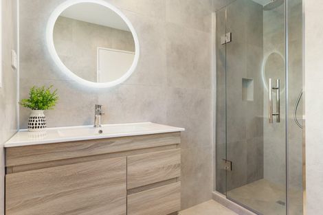 Photo of property in 24a Tamaki Bay Drive, Pakuranga, Auckland, 2010