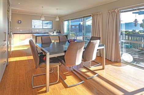 Photo of property in 103a Seaview Road, Whangamata, 3620