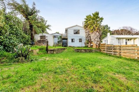 Photo of property in 12 Seaview Road, Marfell, New Plymouth, 4310