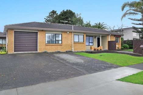 Photo of property in 1/20 Seneca Court, Golflands, Auckland, 2013
