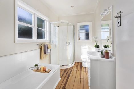 Photo of property in 8a Bay Drive, Titahi Bay, Porirua, 5022