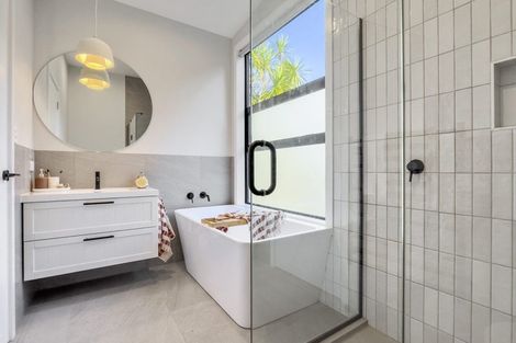 Photo of property in 9 Kaihuia Lane, Oratia, Auckland, 0604