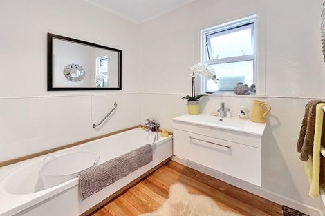 Photo of property in 2 Saint Leonard Street, Saint Johns Hill, Whanganui, 4501