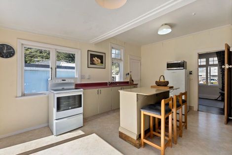 Photo of property in 10 Ngaio Street, Eastbourne, Lower Hutt, 5013