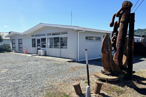 Photo of property in 12 Kent Street, Picton, 7220