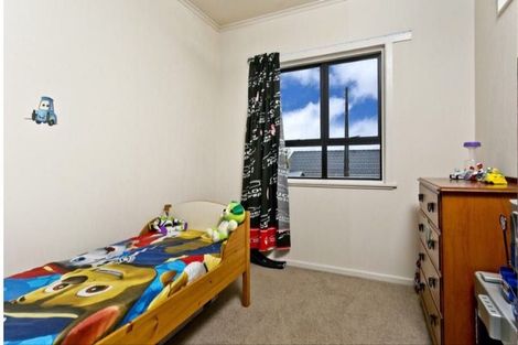 Photo of property in 2/25 Sunnyfield Crescent, Glenfield, Auckland, 0629