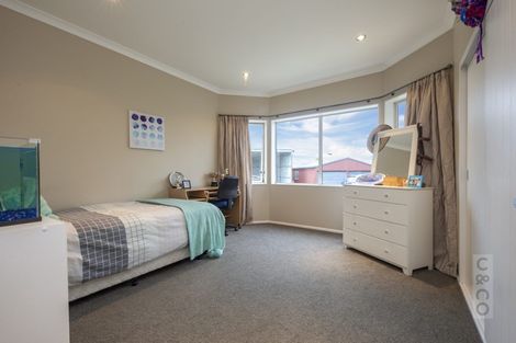 Photo of property in 17 Deacon Road, Riverhead, Kumeu, 0892