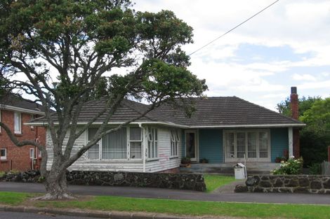 Photo of property in 12 Lynbrooke Avenue, Blockhouse Bay, Auckland, 0600