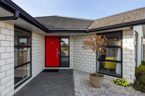 Photo of property in 18 Teatree Close, Huntington, Hamilton, 3210