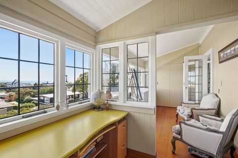 Photo of property in 124 Pendarves Street, New Plymouth, 4312