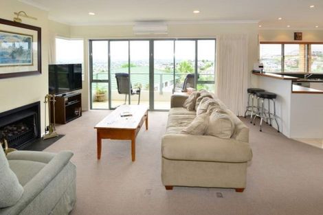 Photo of property in 5 Montcalm Close, Orewa, 0931