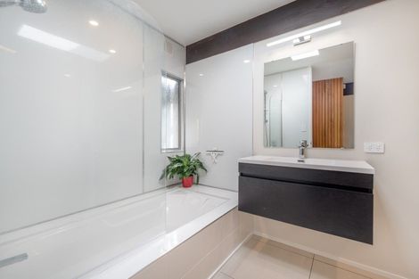 Photo of property in 60 Fordyce Avenue, Sunnyhills, Auckland, 2010