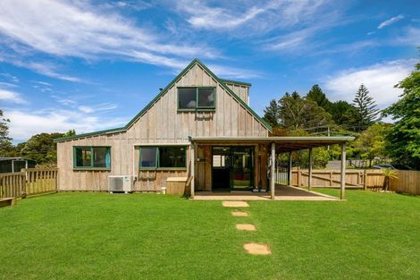 Photo of property in 30 Colville Road, Coromandel, 3506