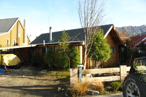 Photo of property in 4 Larch Court, Kelvin Heights, Queenstown, 9300