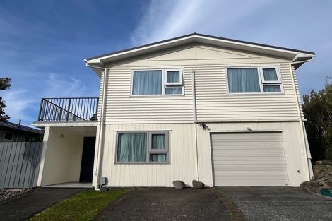 Photo of property in 30 Fitzpatrick Street, Newlands, Wellington, 6037