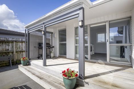 Photo of property in 27 Tukapa Street, Westown, New Plymouth, 4310