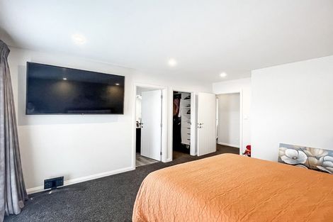 Photo of property in 53 Johnstone Drive, Fitzherbert, Palmerston North, 4410