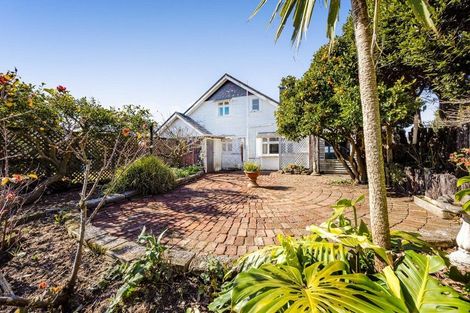 Photo of property in 4 Kitchener Terrace, Moturoa, New Plymouth, 4310