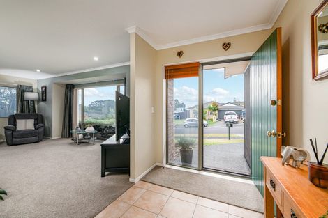 Photo of property in 56 Highfields Terrace, Henderson, Auckland, 0612